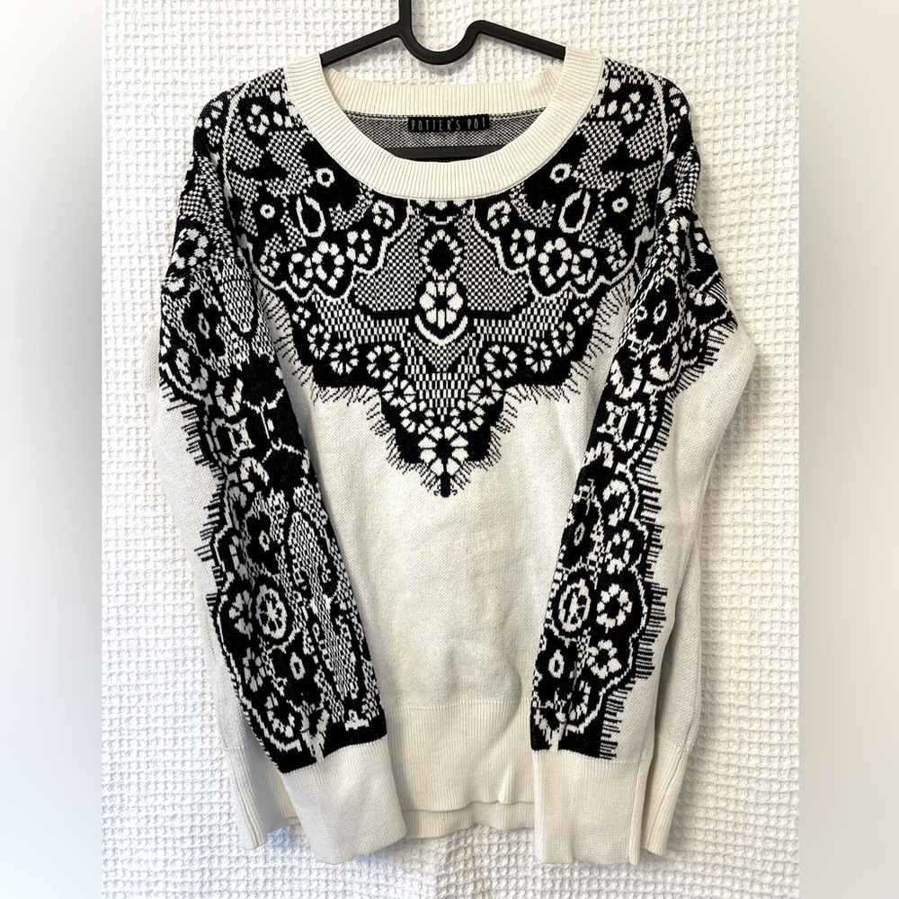 SM - Potter’s Pott - White with black lace pattern